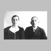 031-0003 Karl Schmidt und Frau Magdalena aus Gross Ponnau am 2.4.1940.jpg